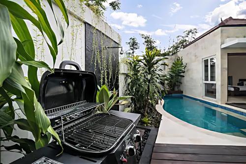 Villa Astarta , Canggu, 5 mins to Berawa beach Newly Renovated