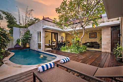 Villa Astarta , Canggu, 5 mins to Berawa beach Newly Renovated Bali