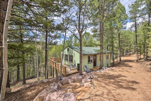 Dreamy Divide Cabin with Deck and Forest View! in Cripple Creek (CO)