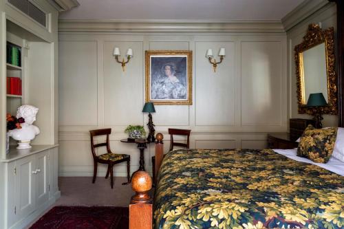 Hazlitt's - image 7