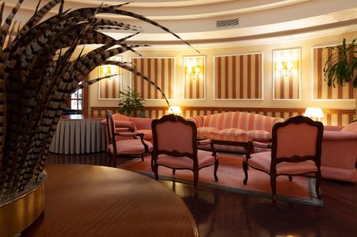 Hotel Hoyuela - main image