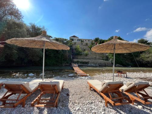 Apkārtne, River Escape Villa - Private Beach, Scenic View & BBQ in Tepelenë