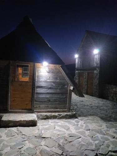 Koliba Kod Begija in Dolovi Lalevića