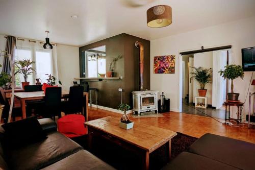 Maison chaleureuse 6, 8 personnes quartier Palente 3 chambres - Location saisonnière - Besançon