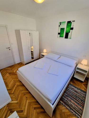 Omiš City Apartment