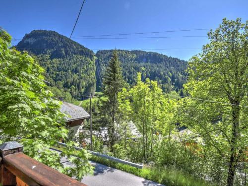 Chalet convivial pres du telepherique avec parking et cheminee - FR-1-524-6 near le chalet du verard