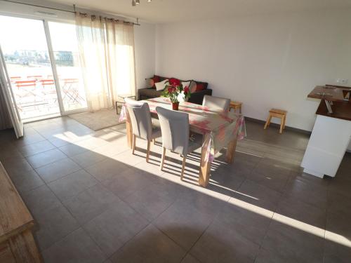Apartment (6 Adults) image 10
