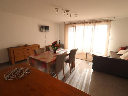 Apartment (6 Adults) image 9