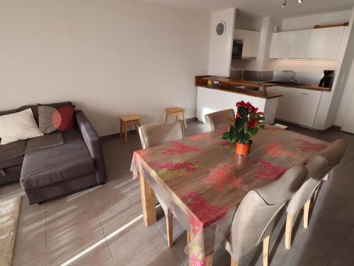 Apartment (6 Adults) image 7