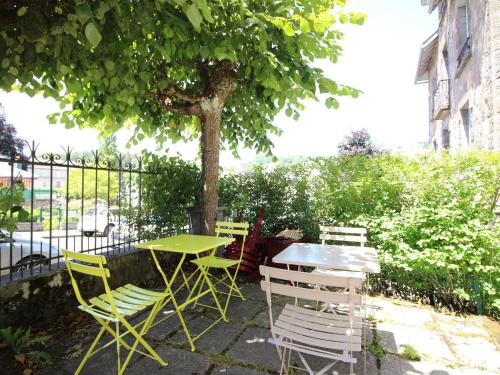 Appartement La Bourboule, 4 pièces, 6 personnes - FR-1-608-39