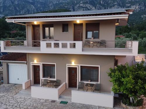 Exterior view, Erietta Rooms in Paramythia