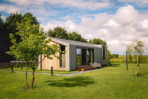  Bij de Genieterij Luxe Tiny Houses, Unterkunft in Koudum