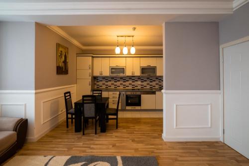 Κουζίνα, CedarTREE Prishtina in Laplje Selo