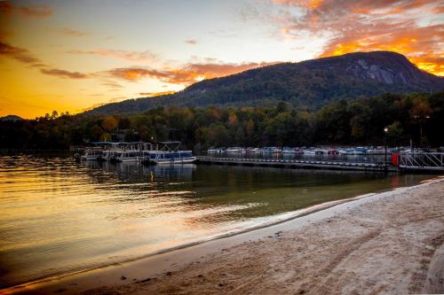 Lake Lure Condo with Resort Perks on Golf Course! - image 12