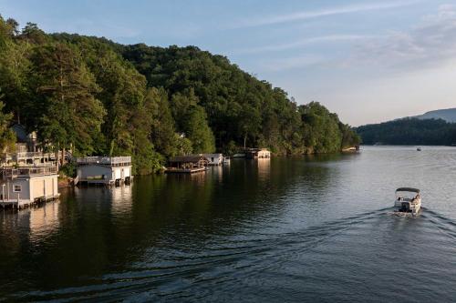 Lake Lure Condo with Resort Pool and Beach Access!