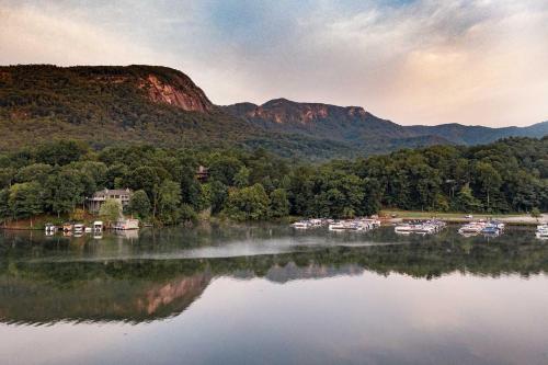 Lake Lure Condo with Resort Perks on Golf Course! - image 9