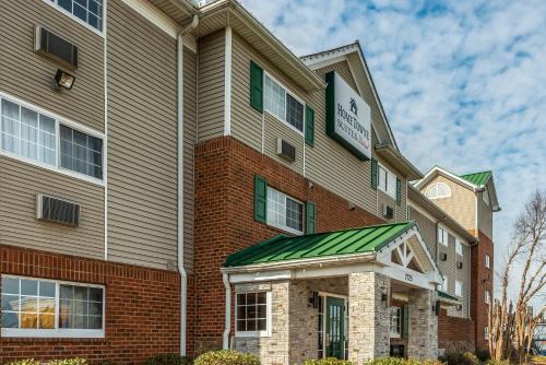 HomeTowne Studios & Suites by Red Roof Charlotte - Concord