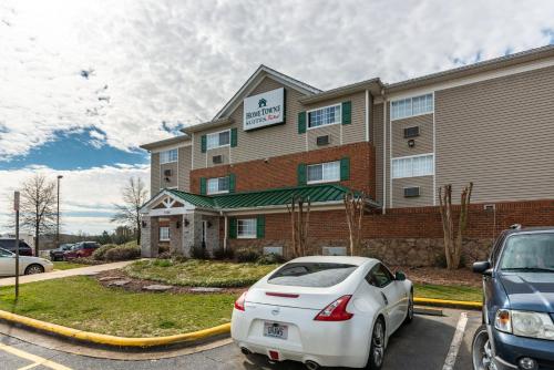 HomeTowne Studios & Suites by Red Roof Charlotte - Concord - image 11