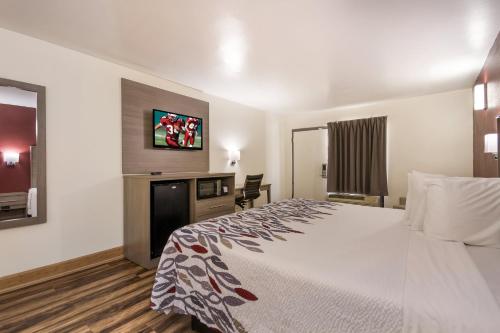 Red Roof Inn Crestview - image 8