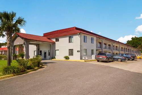 Red Roof Inn Crestview