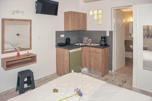 dapur, Petros Giatras - Rooms in Zakynthos Island