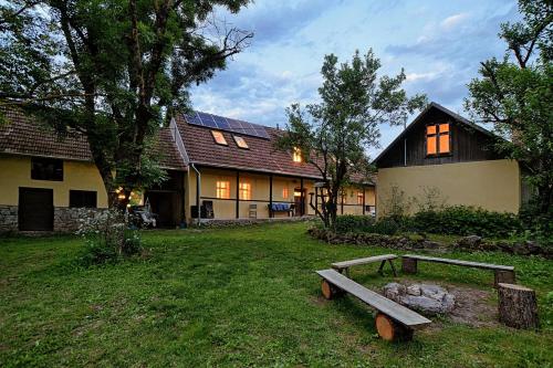 Zuzmó Guesthouse, Jósvafő, Aggtelek National Park - Stylish 150 year old farmhouse for 10 guests