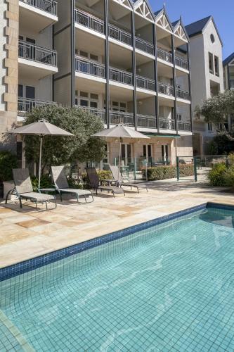 สระว่ายน้ำ, Portsea Village Resort in พอร์ทซี