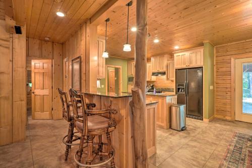 Country Cabin with Wraparound Deck and Views! in Springdale, USA