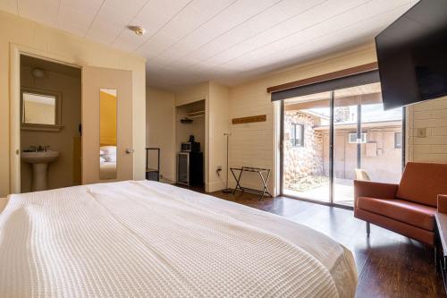 Star Motel - image 3