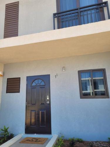 Tranquil 2 bedroom townhouse in Discovery Bay in Discovery Bay