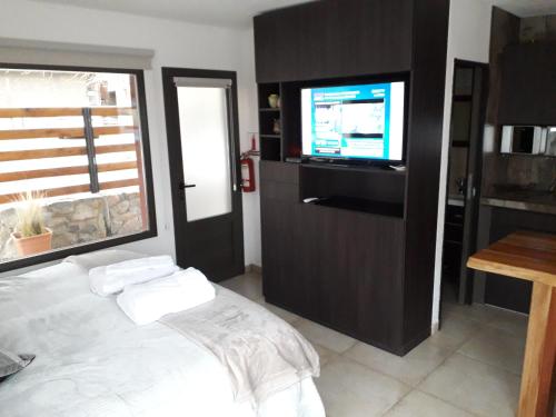 บริการและสิ่งอำนวยความสะดวก, Base Manzano in ตูนูยาน