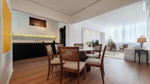 Superior Three-Bedroom Apartment room in Leblon House IV