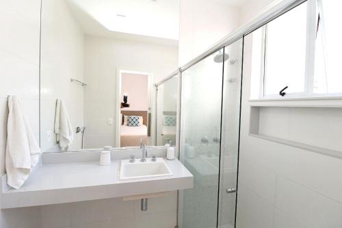 Superior Three-Bedroom Apartment image 9