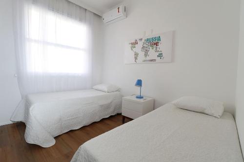 Superior Three-Bedroom Apartment image 7