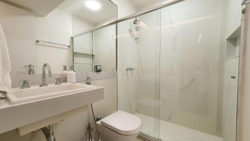 Superior Three-Bedroom Apartment image 6