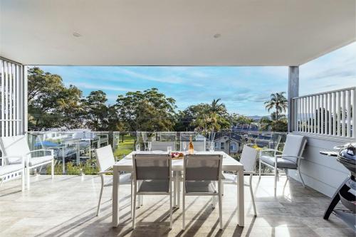 Sunset Jewel - 7a Cromarty Road, Soldiers Point - Ocean Views, Breathtaking Sunsets, Linen, AIR CON  – khách sạn tại Port Stephens