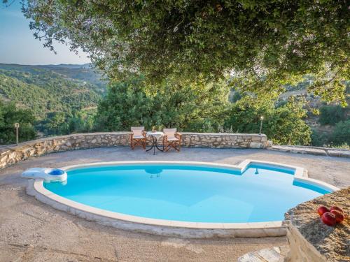 Stone Built Private villa Limeri with pool, BBQ & Shaded Patio Crete