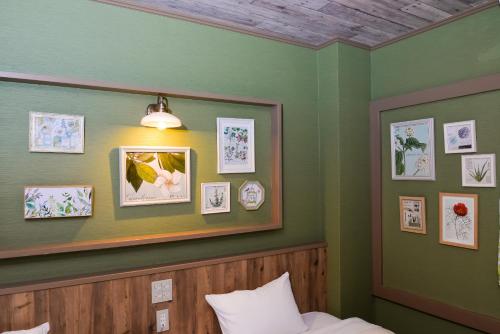 room detail thumbnail 2