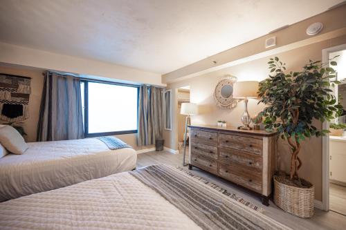 Stay Together Suites - Suite On The Strip Steps From Bellagio & Cosmo Sleeps 11 - NO RESORT FEE, Las Vegas (photo 9)