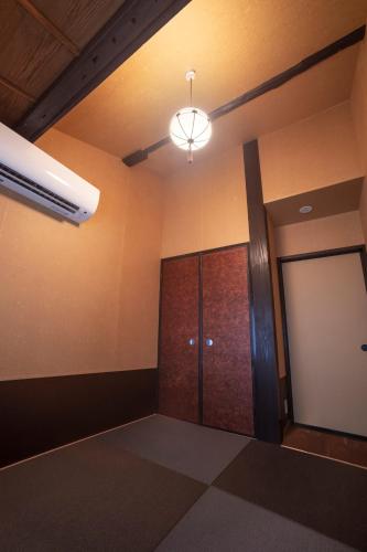 Standard Suite image 5
