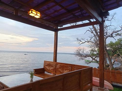 Varanda/terraço, Omah Kayu Villa in Situbondo