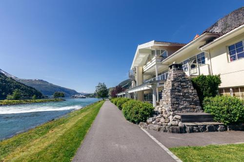Hotel Loenfjord