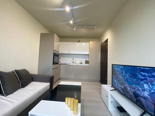 Brand new and modern apartment directly next to the metro station, Sofia (Foto 10)