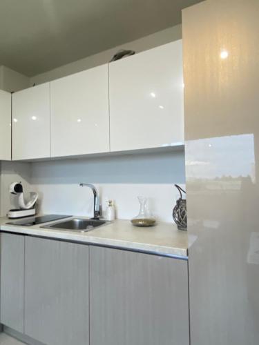 Brand new and modern apartment directly next to the metro station, Sofia (Foto 8)