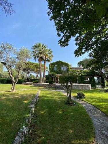 Magnifique Villa avec piscine à Mougins gîte à louer Estrémadure