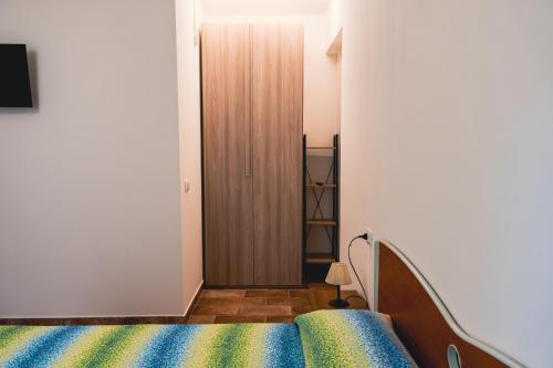 One-Bedroom Apartment image 6