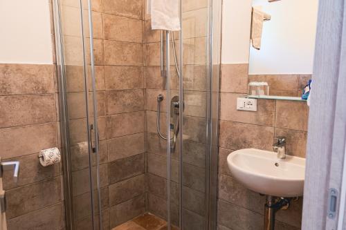 One-Bedroom Apartment image 10