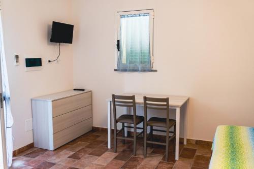 One-Bedroom Apartment image 2
