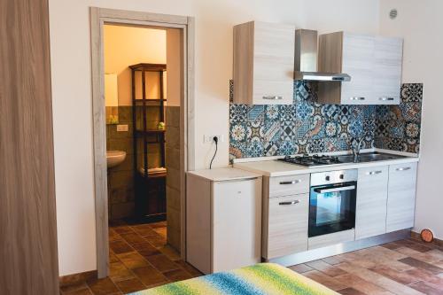 One-Bedroom Apartment image 3