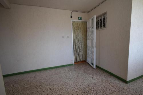 Studio with Balcony image 3